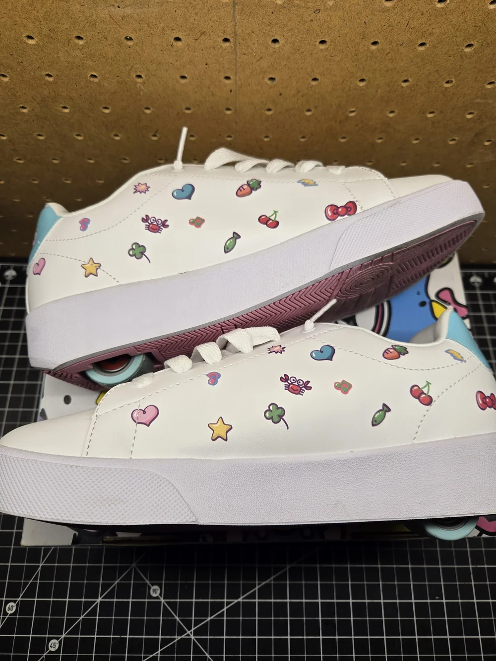 Heelys Hello Kitty and Friends Kids Shoe Box - Multicolor